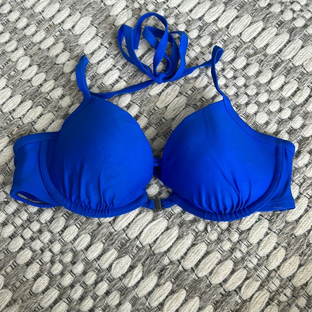 34C Hollister bikini top